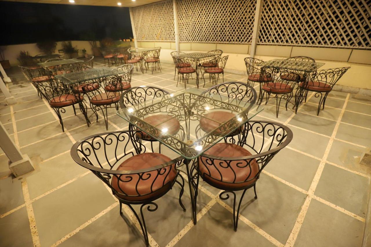 Hotel Shanti Villa Нью-Дели Экстерьер фото