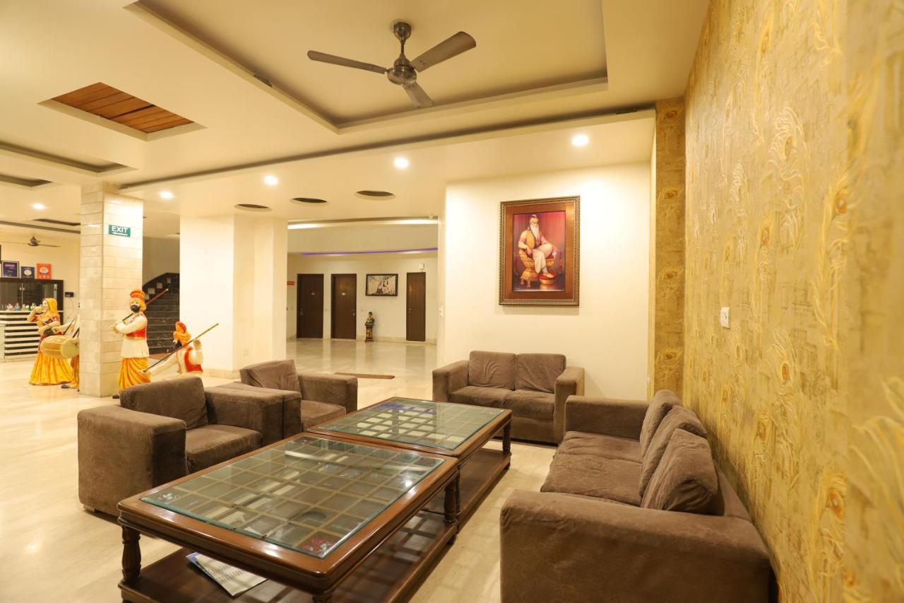 Hotel Shanti Villa Нью-Дели Экстерьер фото