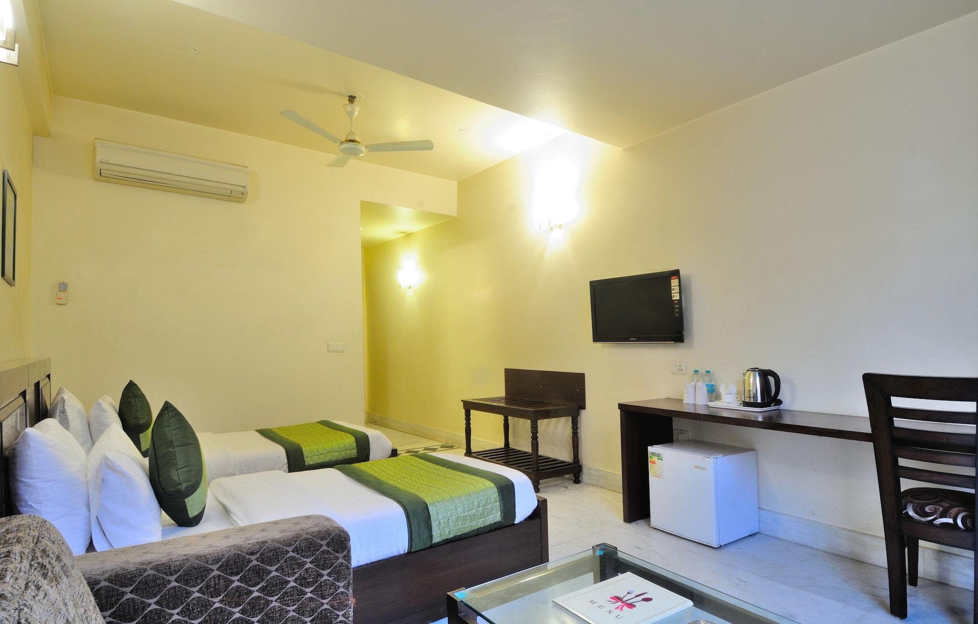 Hotel Shanti Villa Нью-Дели Экстерьер фото
