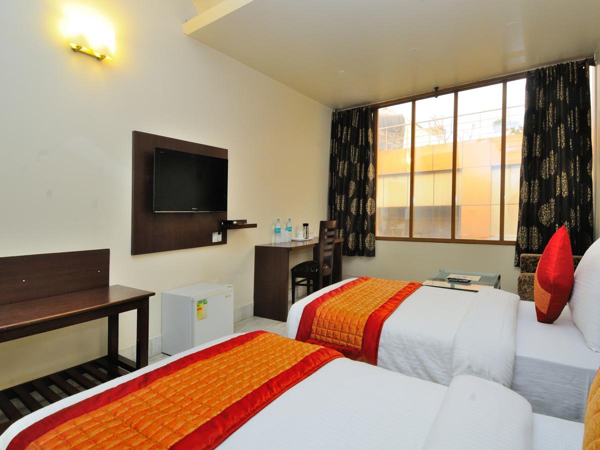 Hotel Shanti Villa Нью-Дели Экстерьер фото