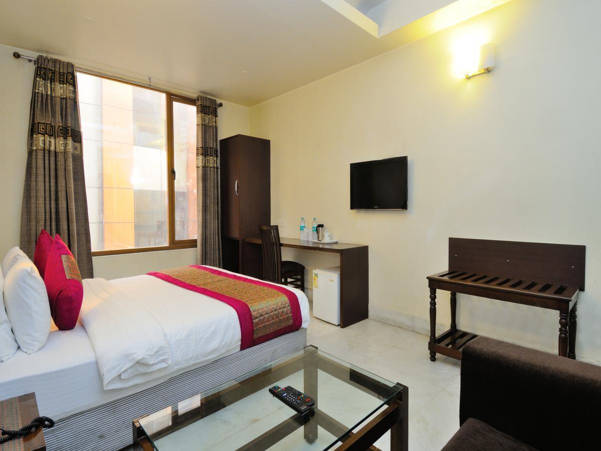 Hotel Shanti Villa Нью-Дели Экстерьер фото